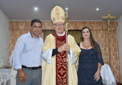 Bispo abençoa nova imagem doada por “Tião Caroço” na Paróquia de Guarani